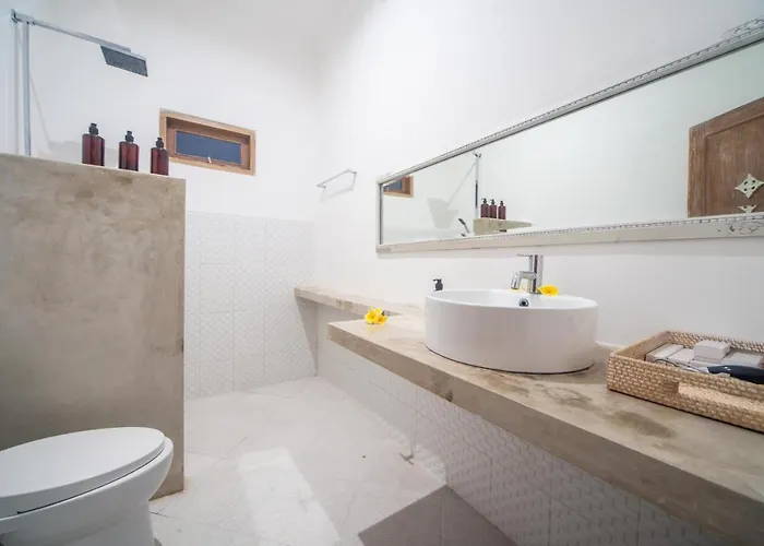 Sayang 111 Villa-type With Large Living And Parking Space * Sanur