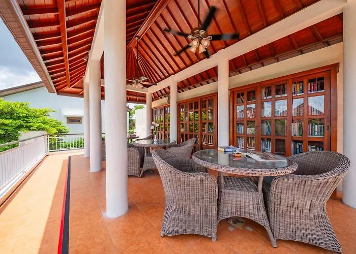 Sayang 111 Villa-type With Large Living And Parking Space *